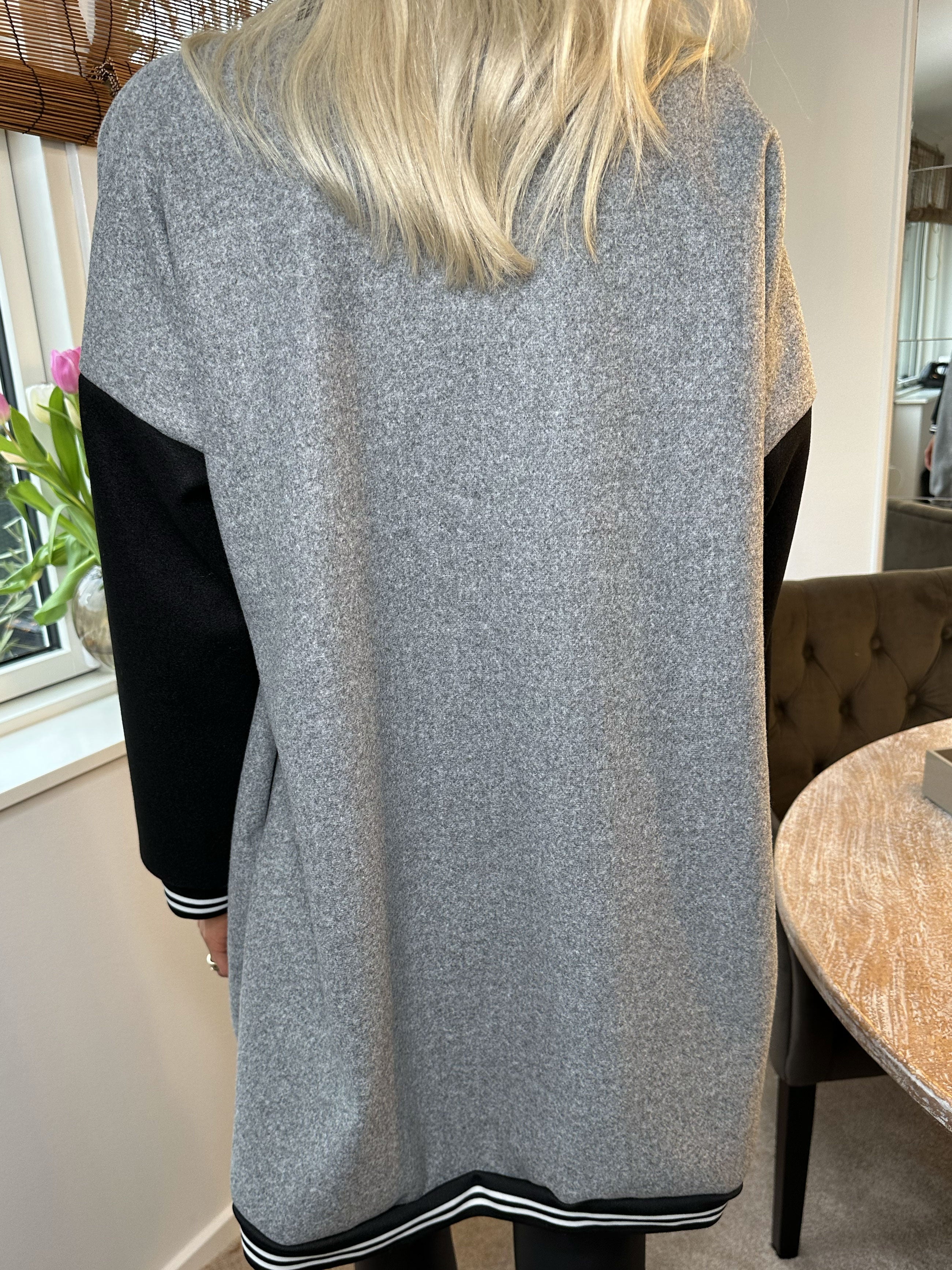 Andy - Fed lang college jakke med trykknapper